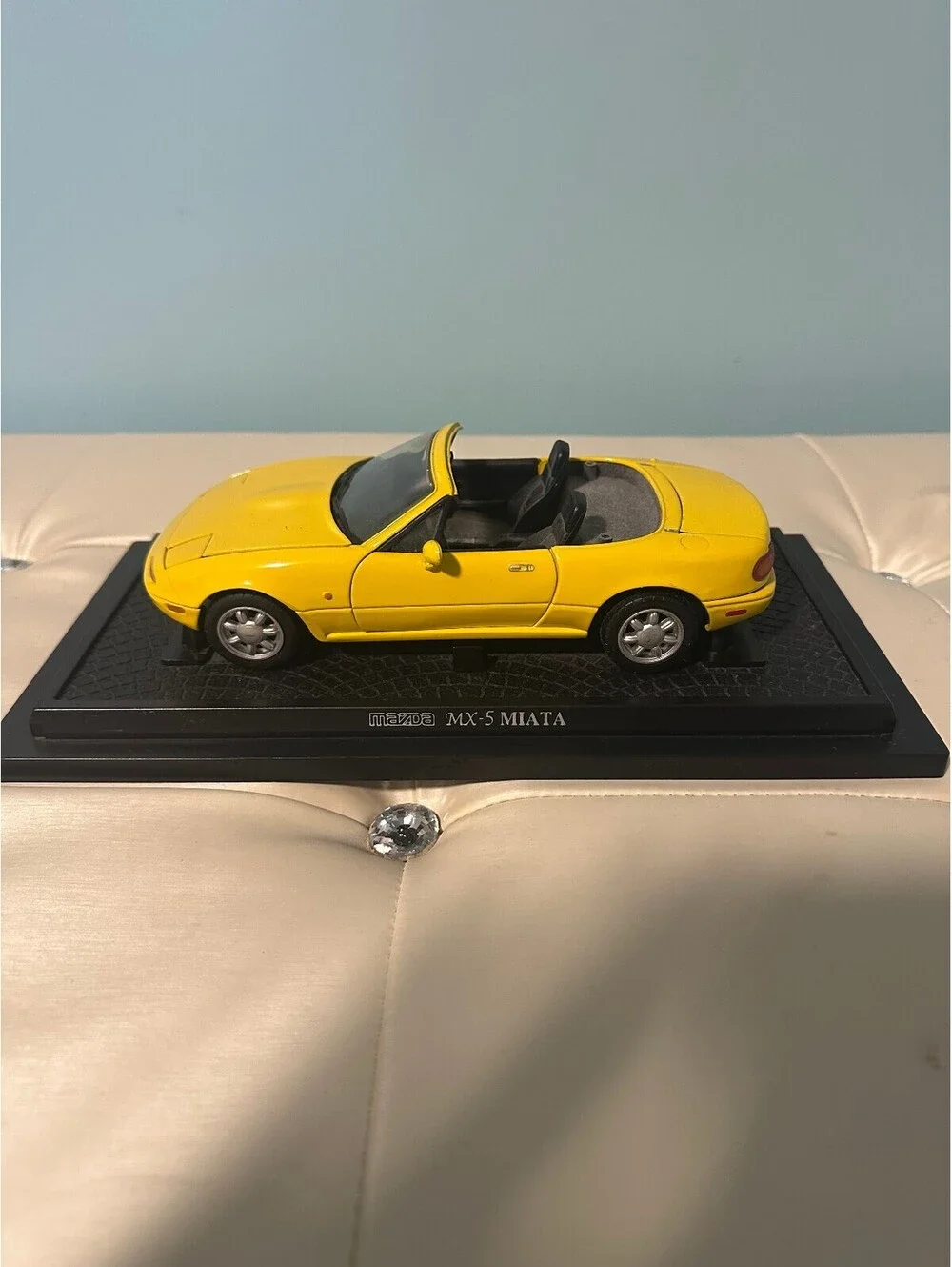 Kyosho Yellow MX-5 Miata Vintage Model Car Detailed 1:18